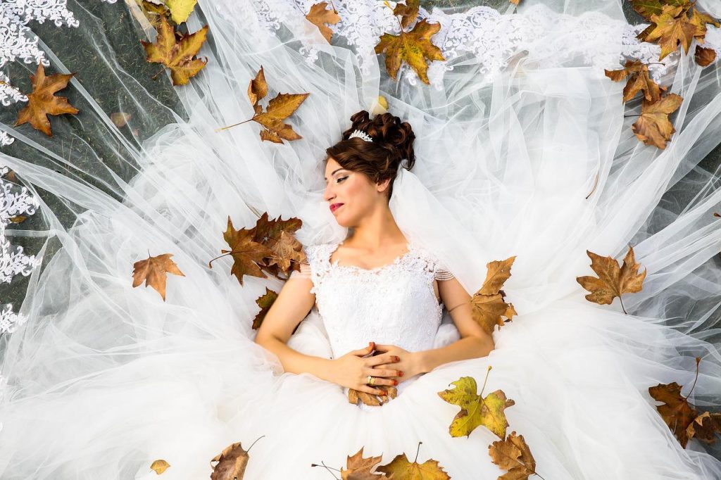 mulher sonhando com casamento