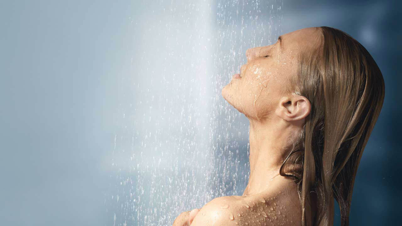 Você está visualizando atualmente Tomar Banho Frio Todos Os Dias Vai Mudar Sua Vida: 10 Benefícios Científicos