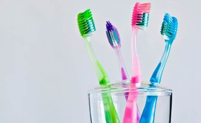 Você está visualizando atualmente 5 Utilidades Inusitadas da Escova De Dentes Que Vão Facilitar Sua Vida
